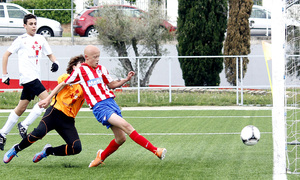 Víctor marca uno de los goles del Atlético Madrileño infantil al Carabanchel (5-1)