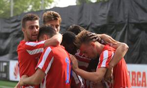 Los jugadores del Atlético C festejan uno de los cinco goles conseguidos ante el Colmenar