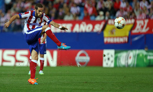 Temporada 14-15. Champions League. Atlético de Madrid-Malmö. Mario Suárez dispara desde lejos.