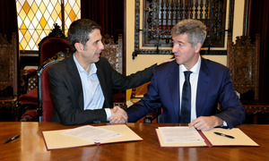Firma del acuerdo entre el Atlético y Alcalá de Henares, que acogerá una sede de la Academia