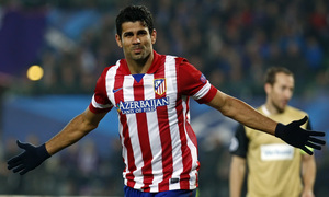 Diego Costa celebra uno de los goles en su debut en Champions con la camiseta rojiblanca