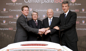 Firma del acuerdo entre el club y CenterPlateISG