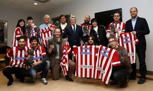 Visita de los premiados con el Goya al Atlético de Madrid-Real Valladolid