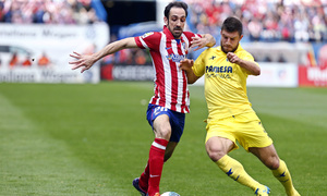 temporada 13/14 Partido. Atlético de Madrid_Villarreal. Juanfran con el balón