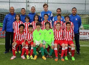 Los jugadores del Atlético Madrileño Alevín posan en la Swaroski Cup