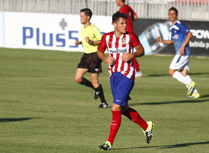 Labra, delantero del Atlético B, en el partido contra el Atlético Pinto