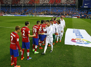 temporada 15/16. Partido Atlético de madrid Real madrid. Jugadores saludándose antes del partido